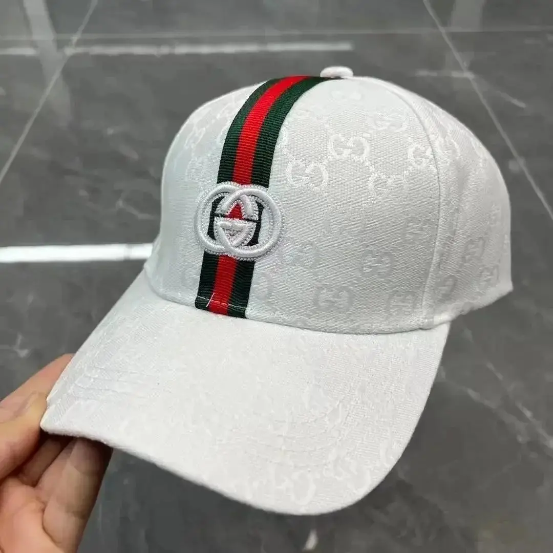 Burberry Check & Louis Vuitton Monogram Baseball Caps [9 Styles] — foto 5 de 6