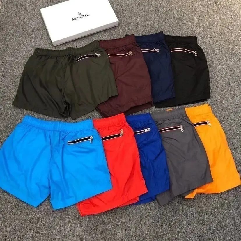 Moncler Shorts — foto 2 de 6