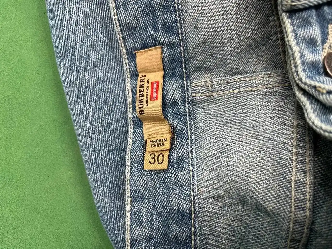 Burberry Jeans — foto 5 de 6