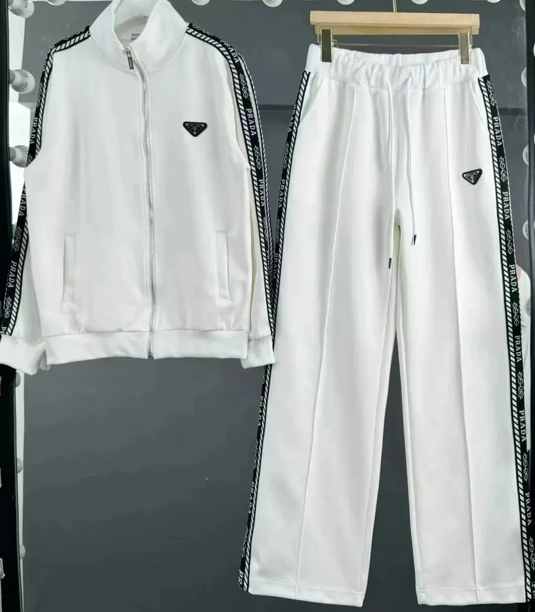 Prada Tracksuit — foto 6 de 6