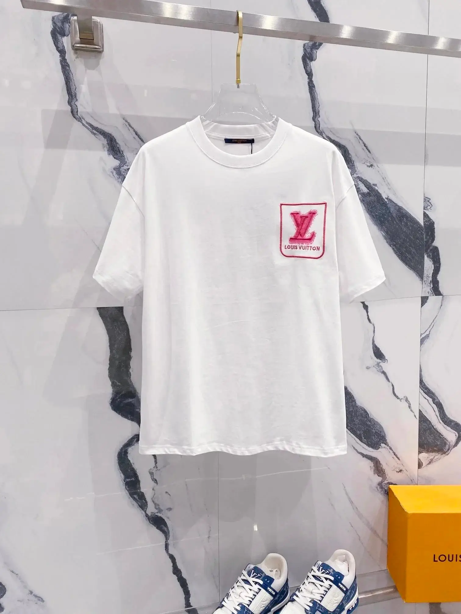 LV T-shirt [40 styles] — foto 2 de 6