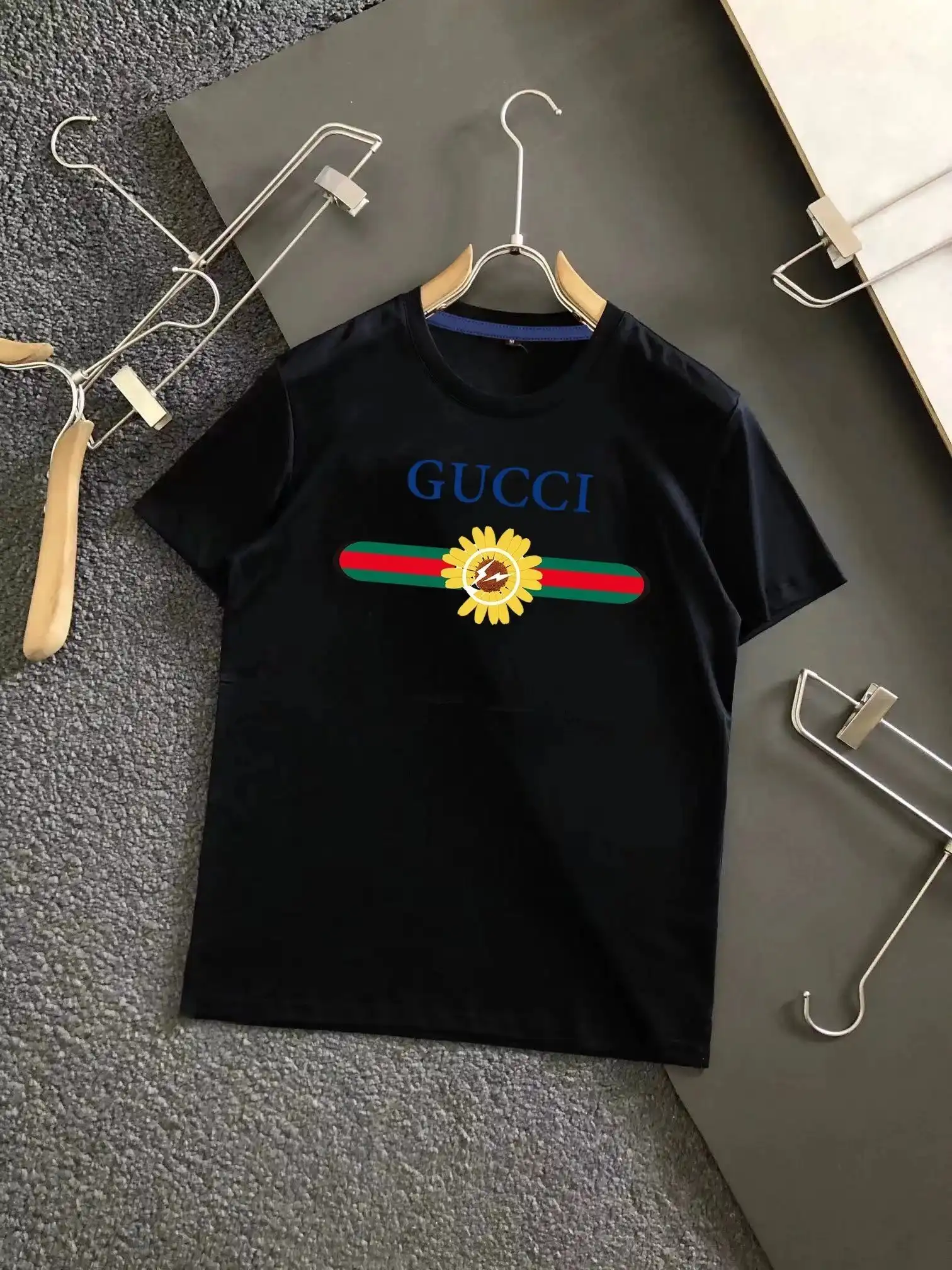 Gucci Sunflower Logo T-Shirt - Luxury Fashion Tee — foto 2 de 6
