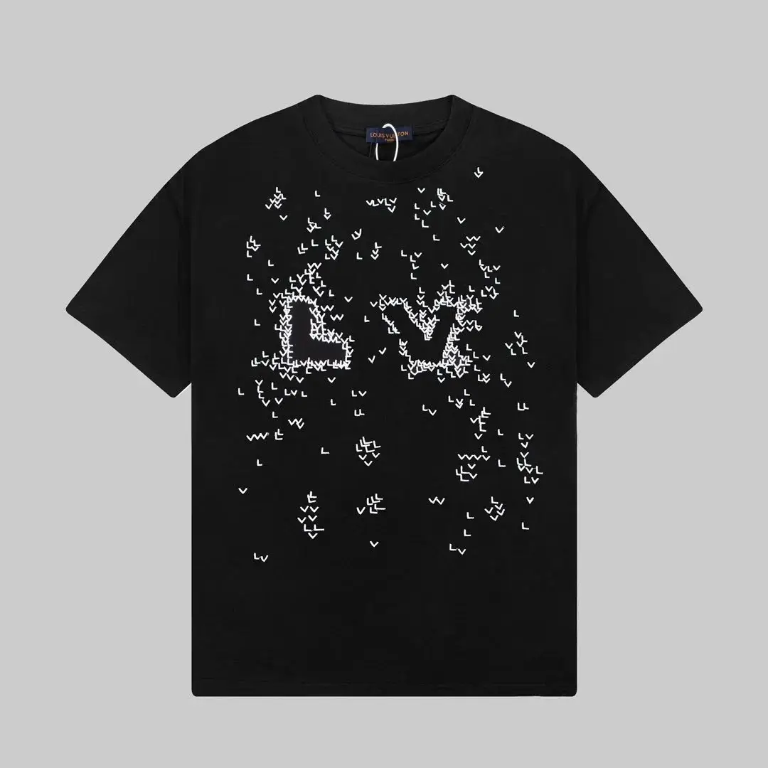Louis Vuitton Men's Navy Blue T-Shirt with Logo Variations - Luxury Fashion — foto 4 de 6
