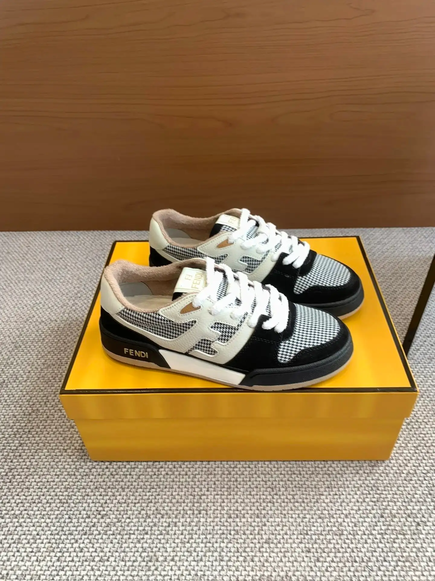 Fendi Match Sneakers — foto 5 de 6