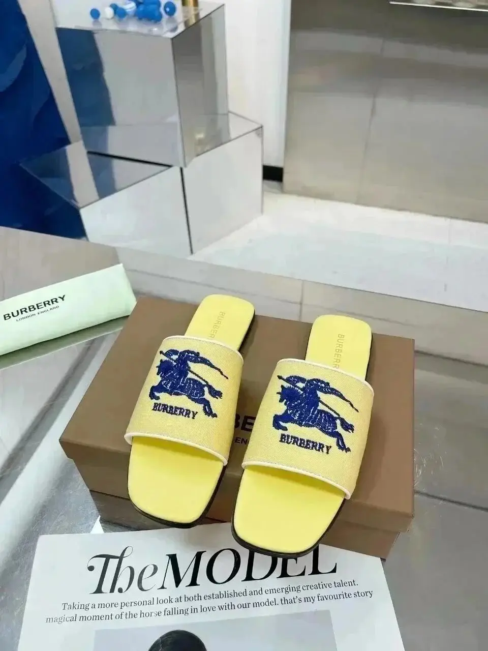Burberry slippers Chanel Gucci slippers — foto 4 de 6