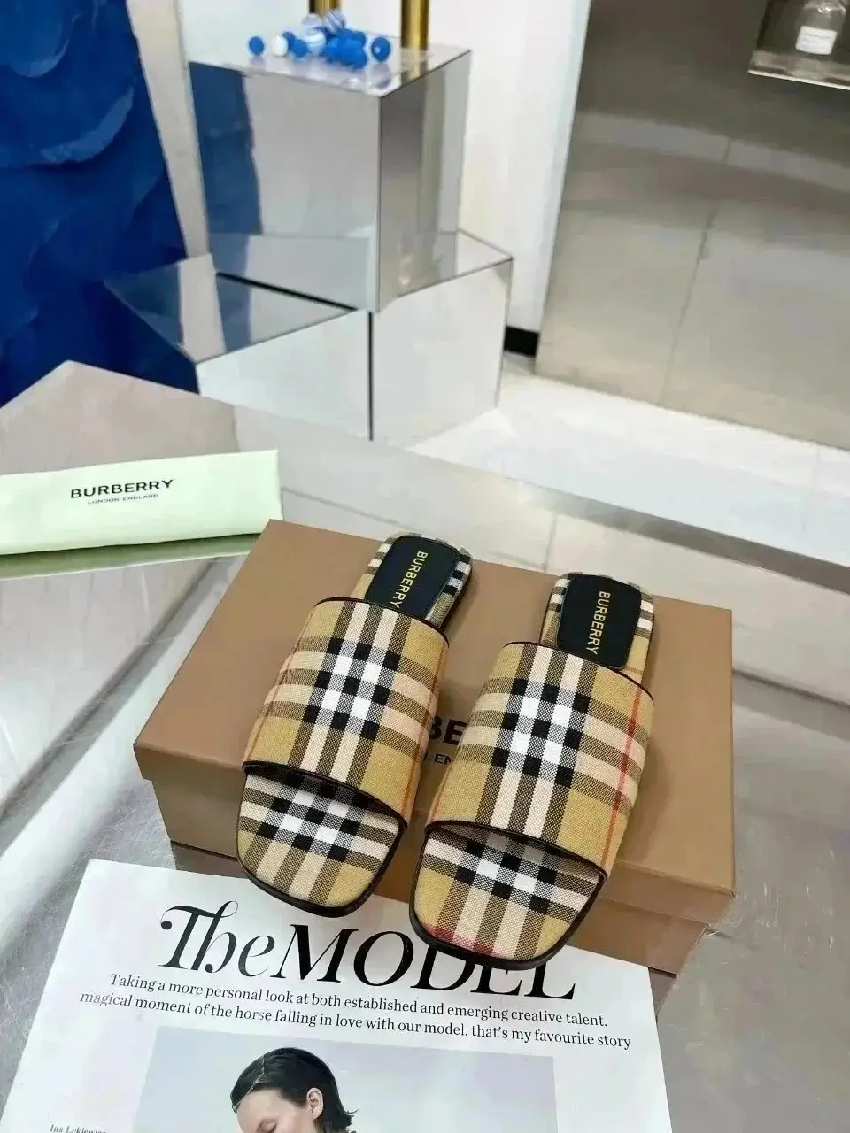Burberry slippers Chanel Gucci slippers — foto 5 de 6