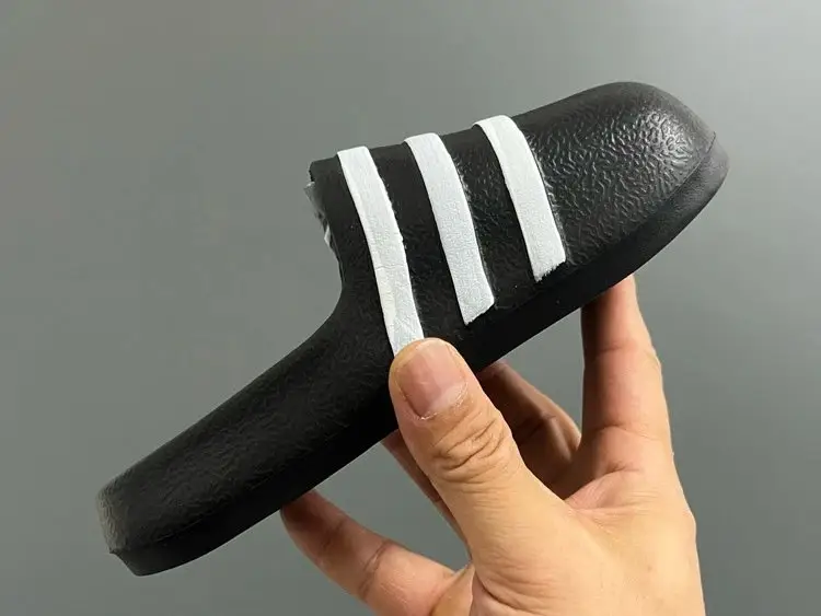 Adidas Originals ADIFOM ADILETTE Children's Closed-Toe Slippers — foto 4 de 6