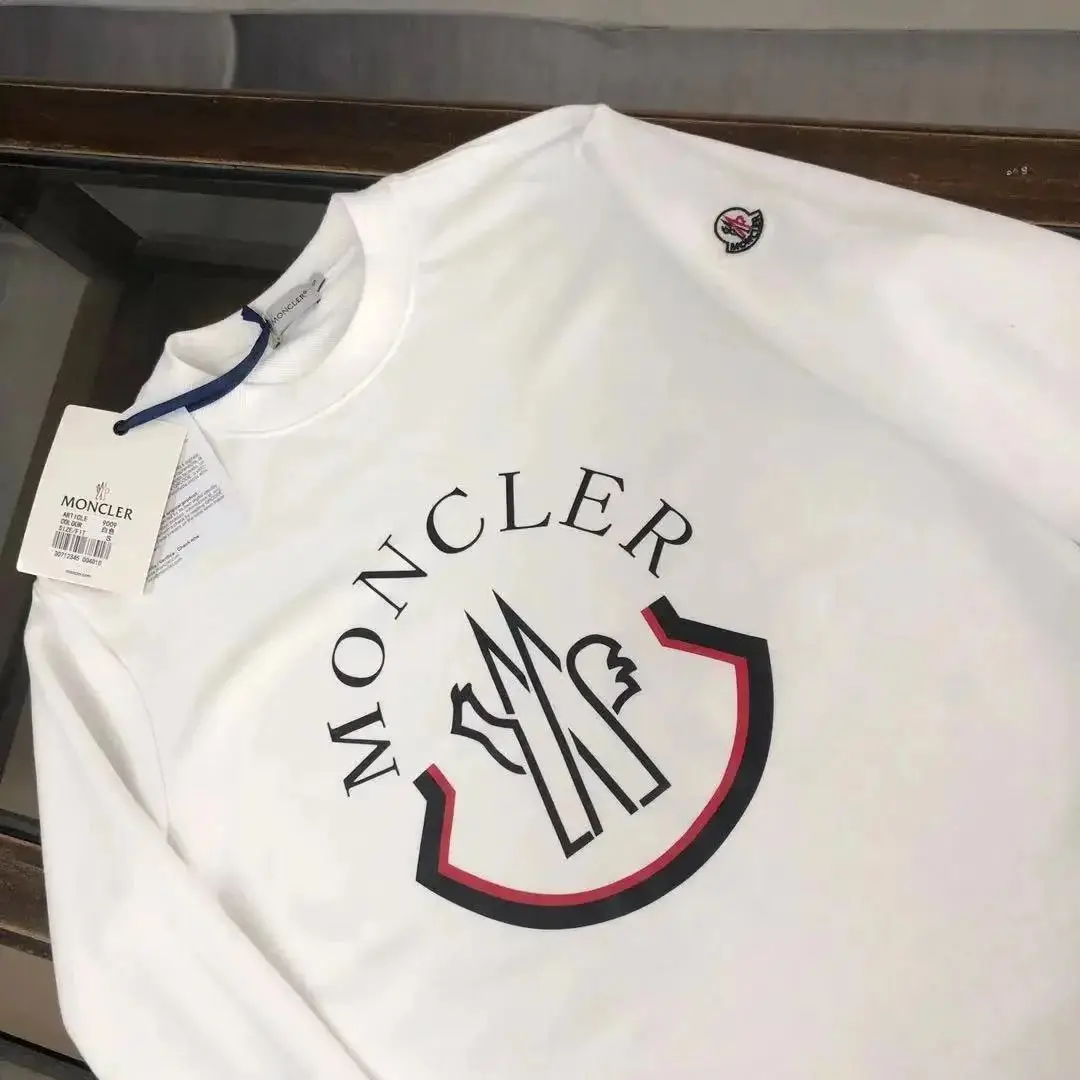 Moncler Men's Black Logo Sweatshirt - Comfortable and Stylish — foto 6 de 6