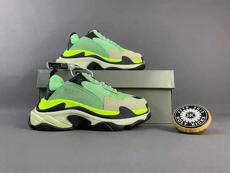 Balenciaga Triple S Sneakers — foto 2 de 6