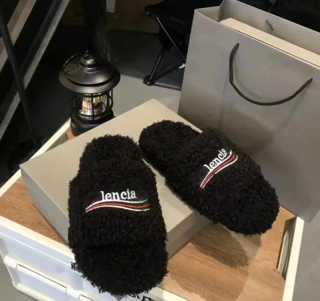 Balenciaga Slippers — foto 3 de 6