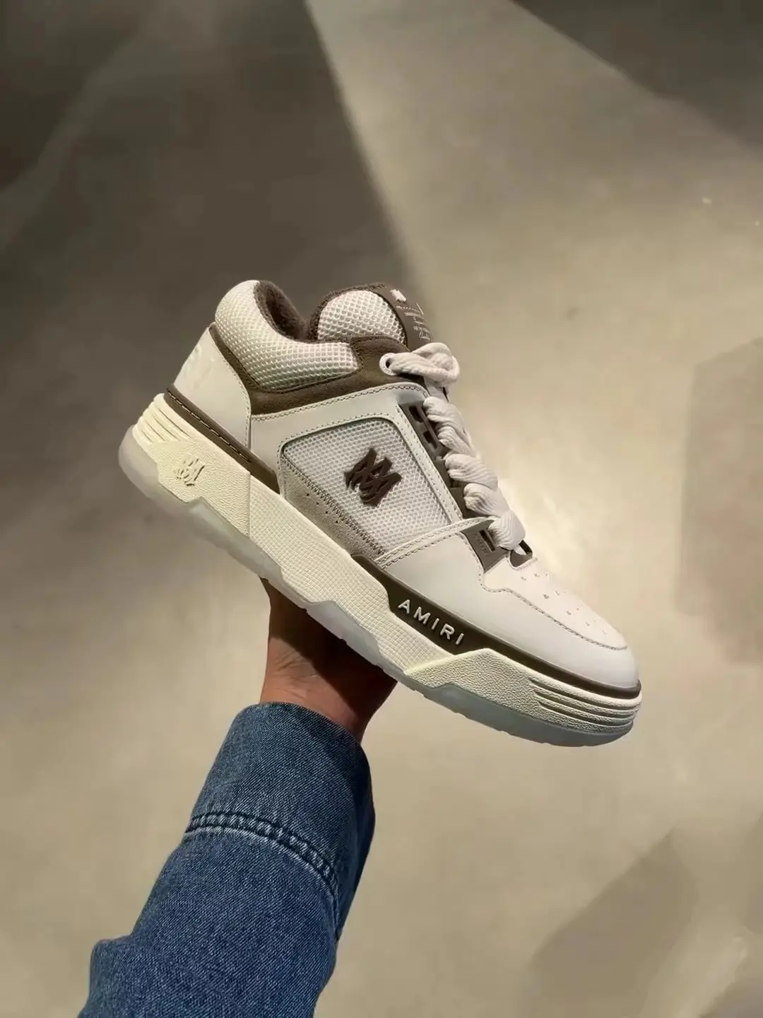 Amiri MAYA / Veja V-10 / Valentino Garavani Rockstud Sneakers [40 styles] — foto 3 de 6