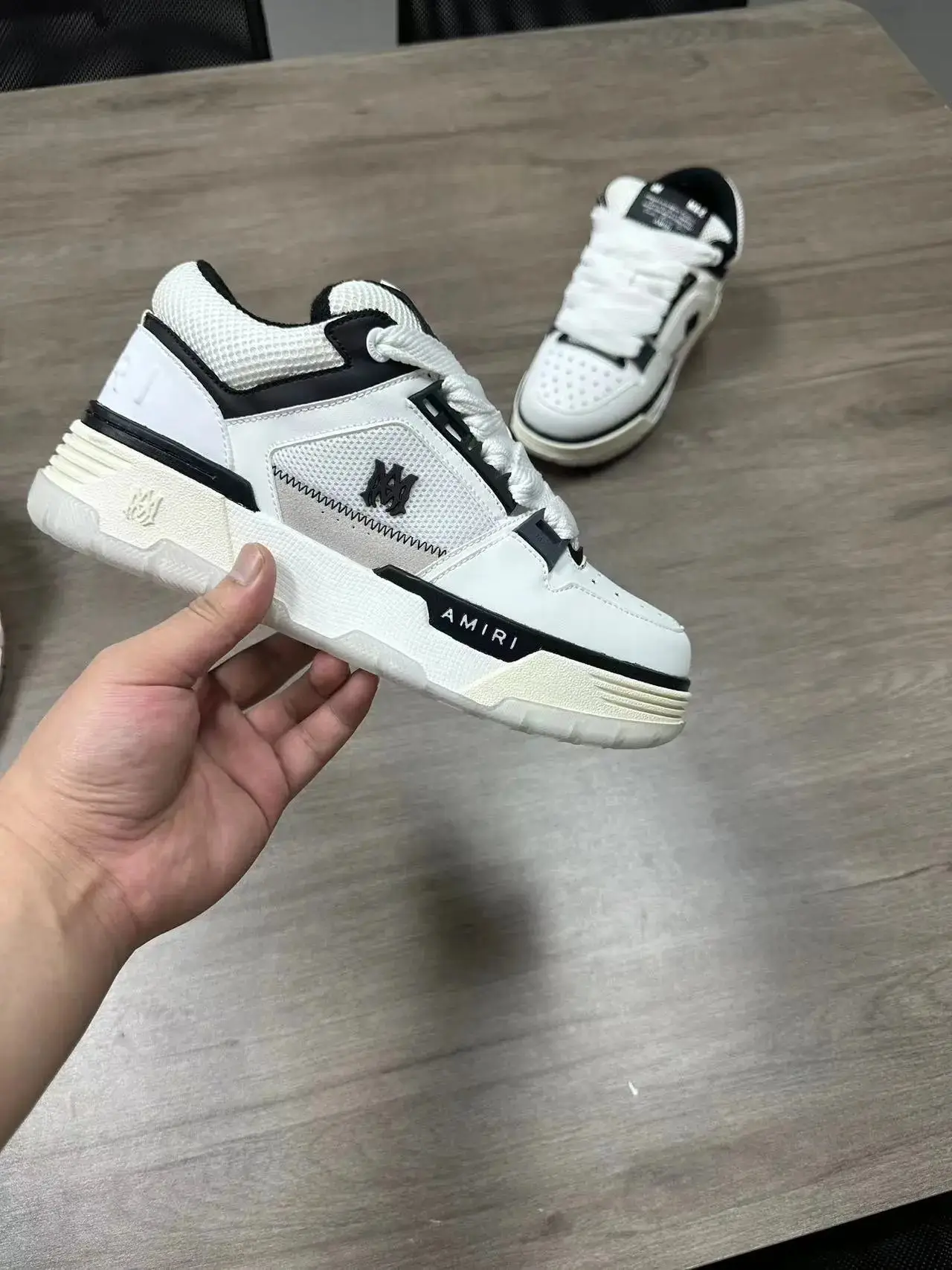 Amiri MAYA / Veja V-10 / Valentino Garavani Rockstud Sneakers [40 styles] — foto 6 de 6