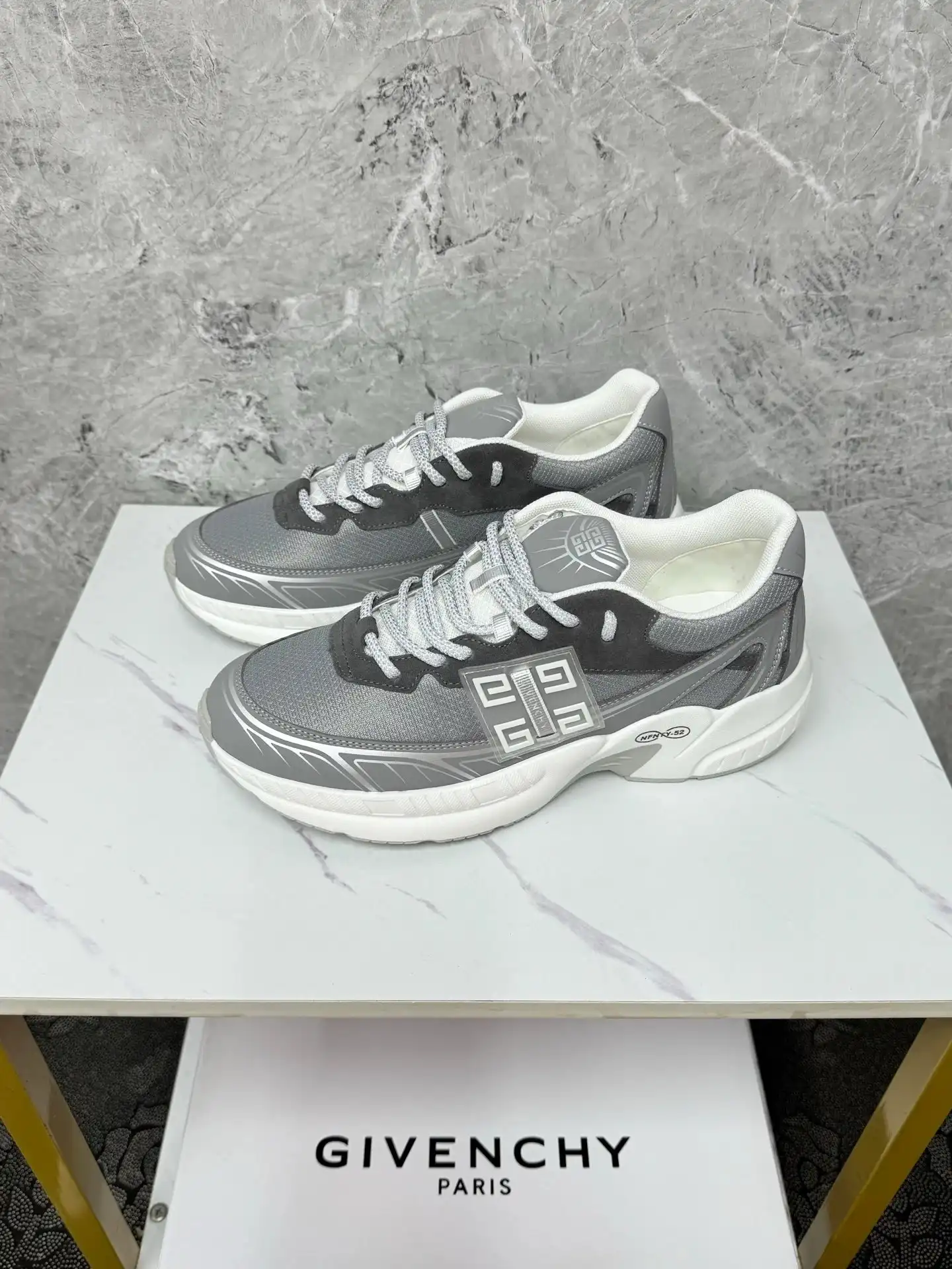 Givenchy Chunky Sneakers [40 styles] — foto 2 de 6
