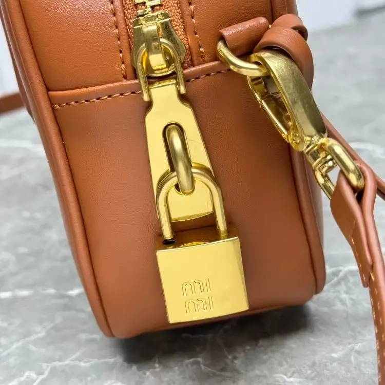 Miu Miu Boston Bag [3 styles] — foto 4 de 6