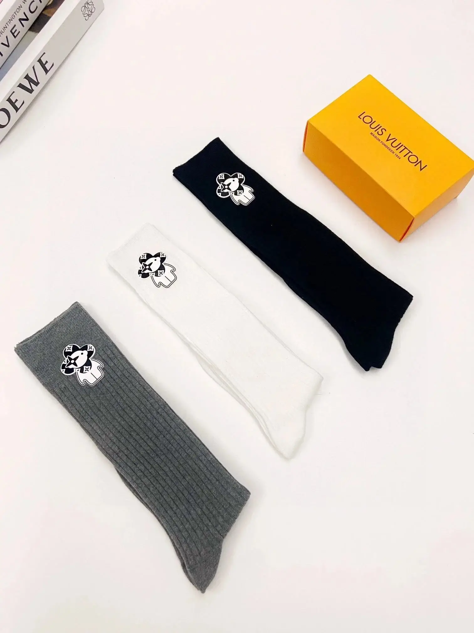 Louis Vuitton Socks [27 styles] — foto 3 de 6