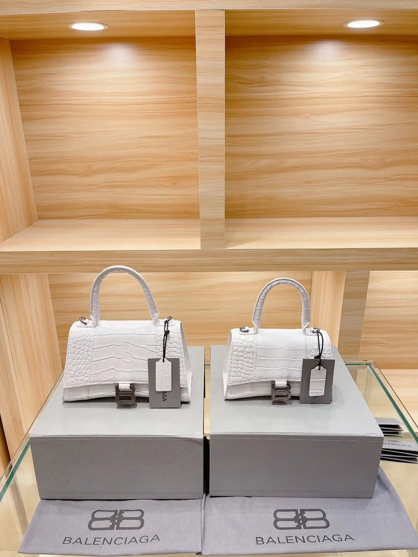 Balenciaga Handbags [15 styles] — foto 3 de 6