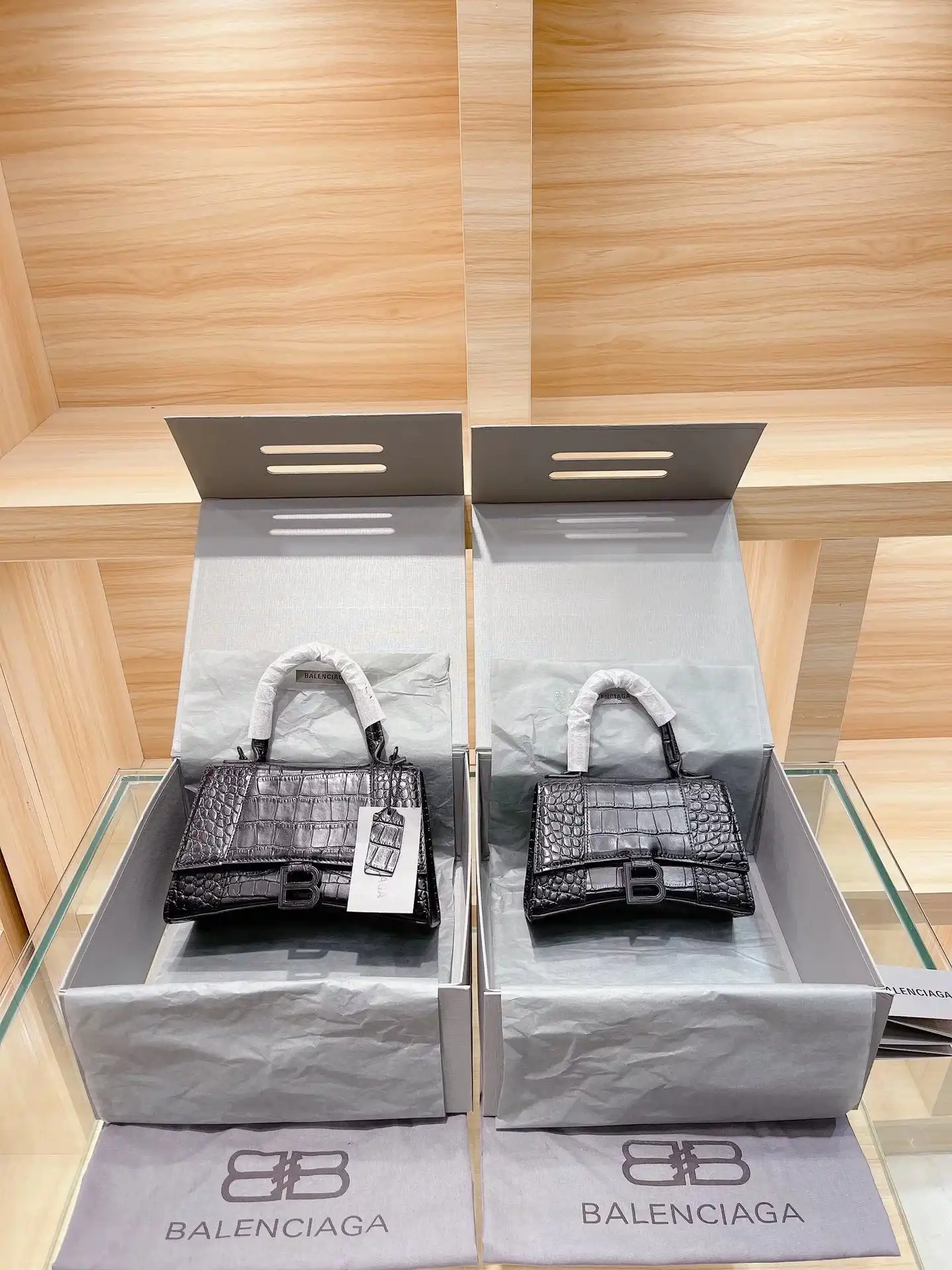 Balenciaga Handbags [15 styles] — foto 6 de 6
