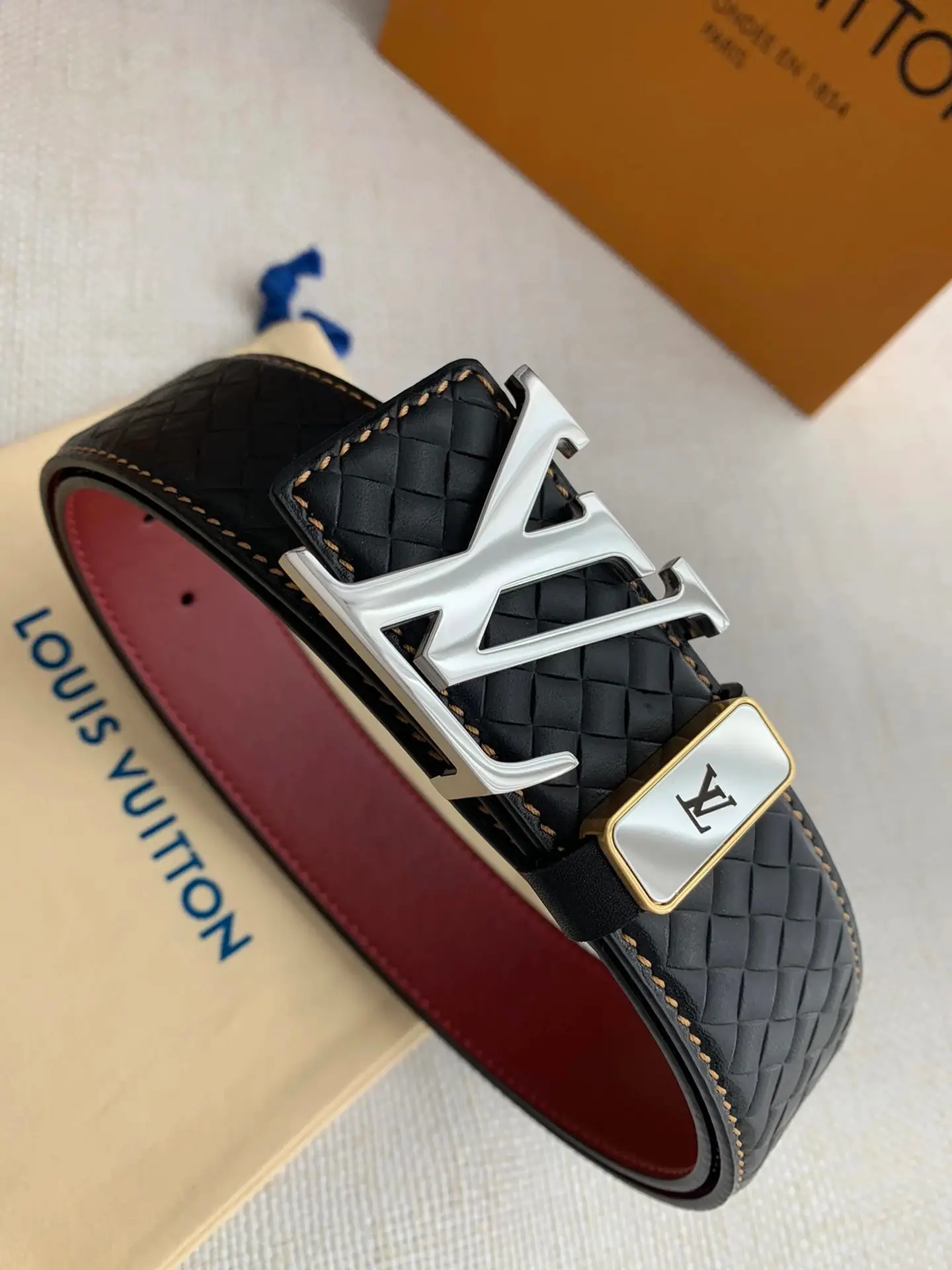 Louis Vuitton Leather Belt [14 styles] — foto 4 de 6