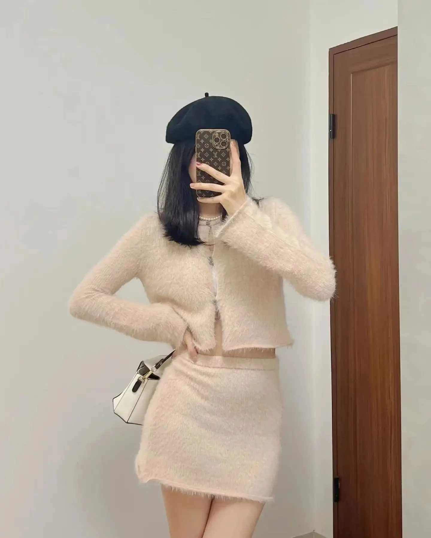 Louis Vuitton Phone Case [6 styles] — foto 2 de 6