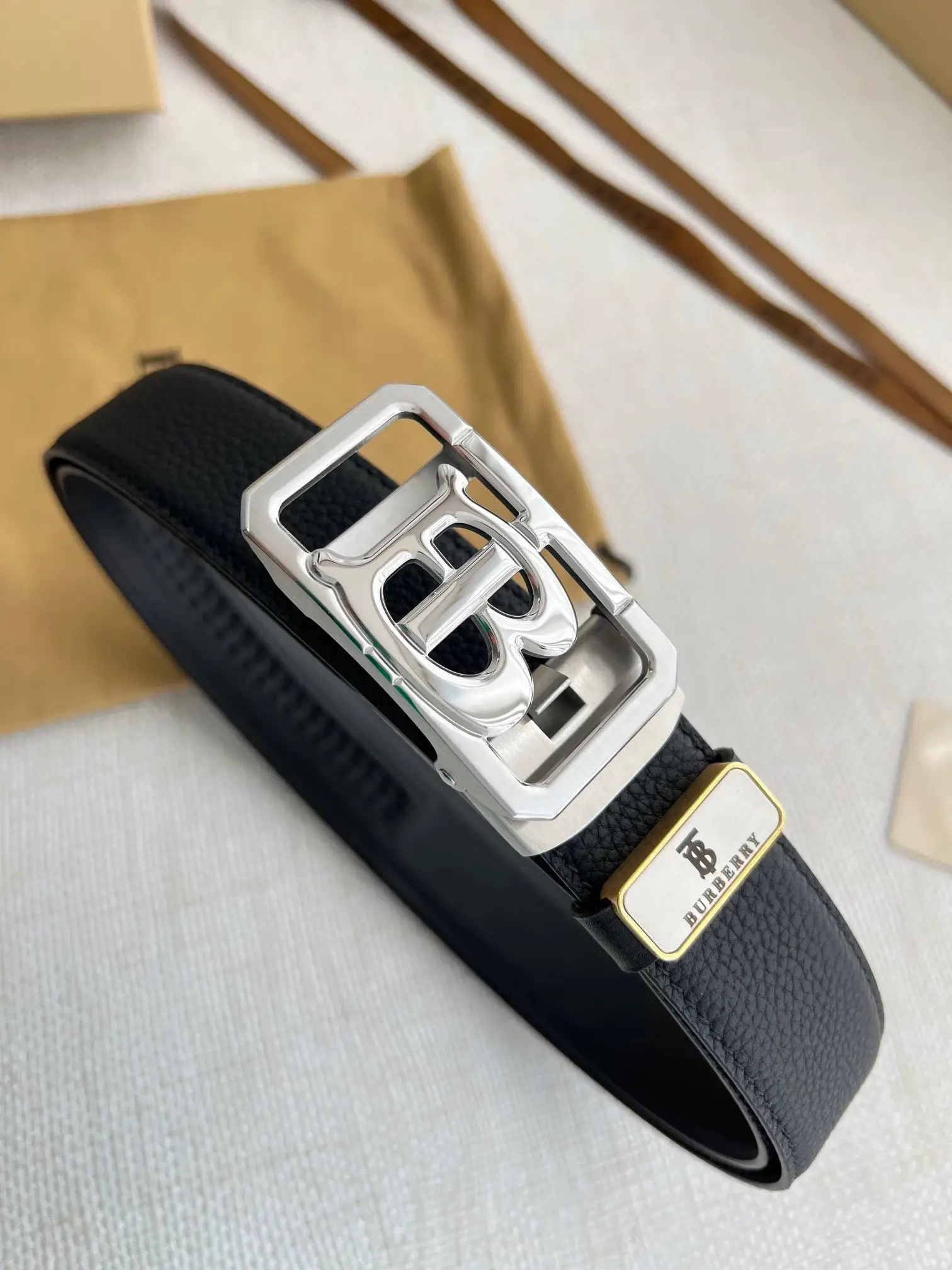 Burberry Leather Belt [15 styles] — foto 4 de 6