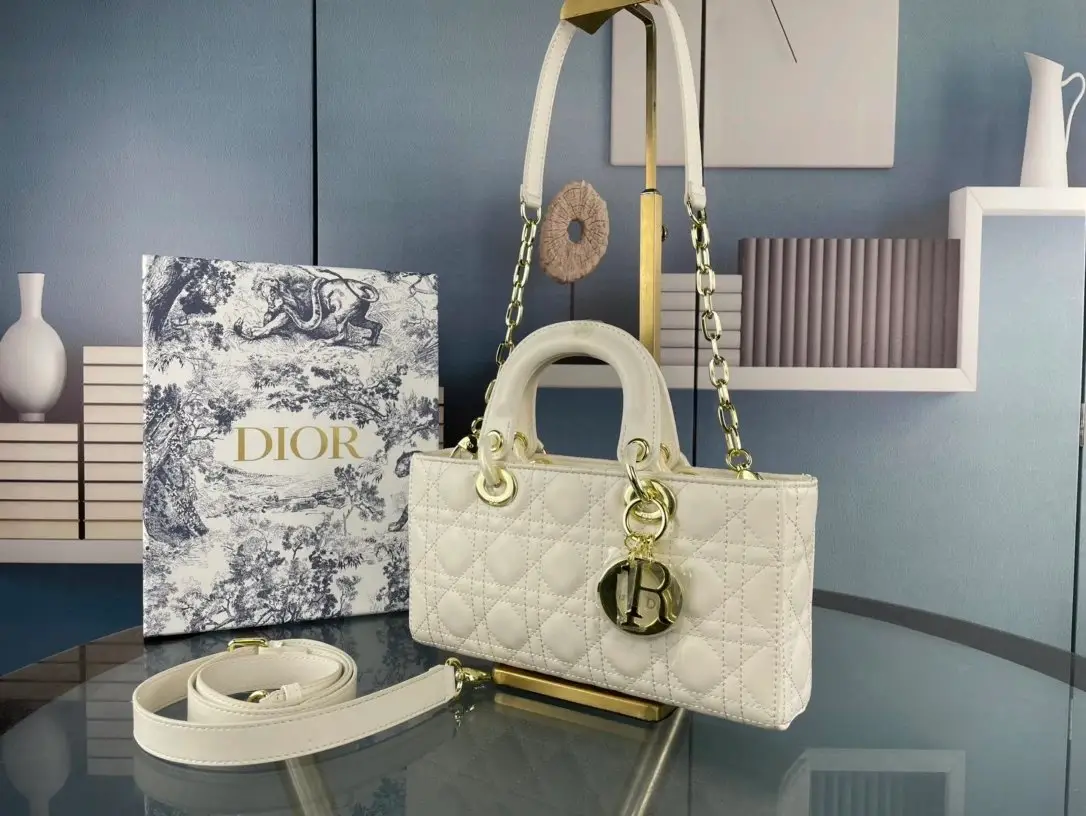 Dior Handbags [15 styles] — foto 4 de 6