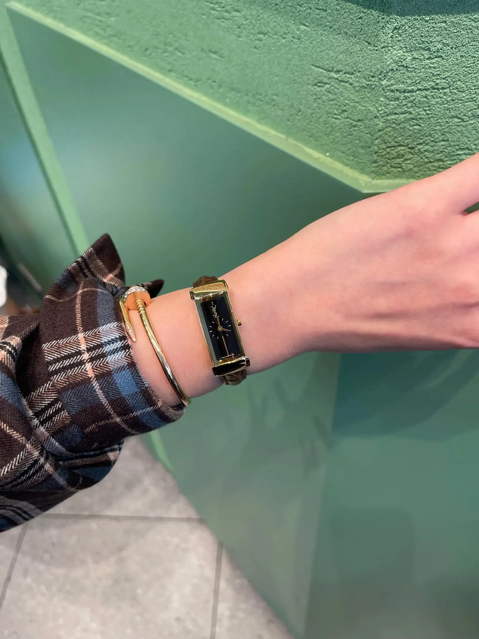 Saint Laurent Watches [4 styles] — foto 2 de 6