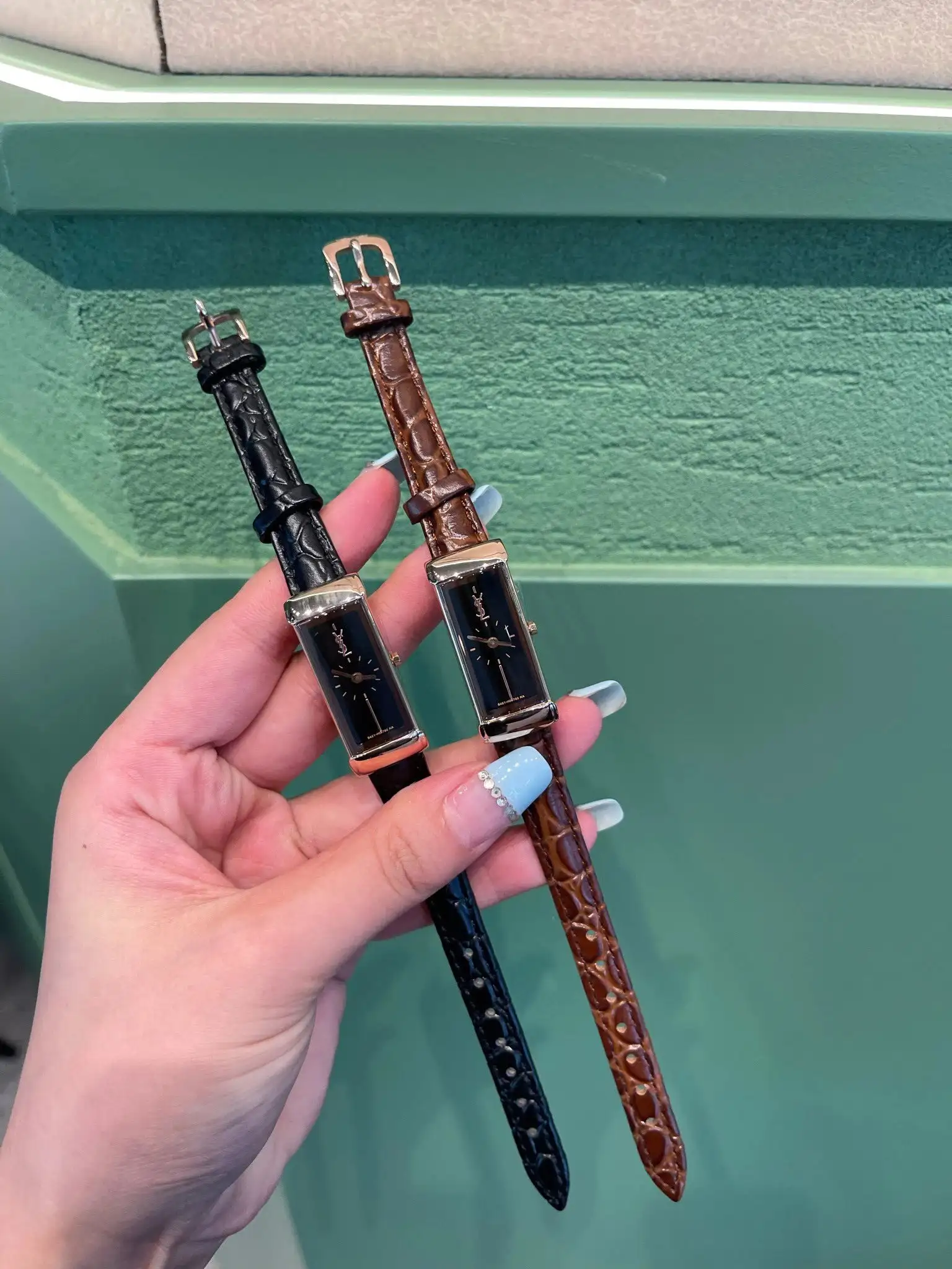 Saint Laurent Watches [4 styles] — foto 3 de 6