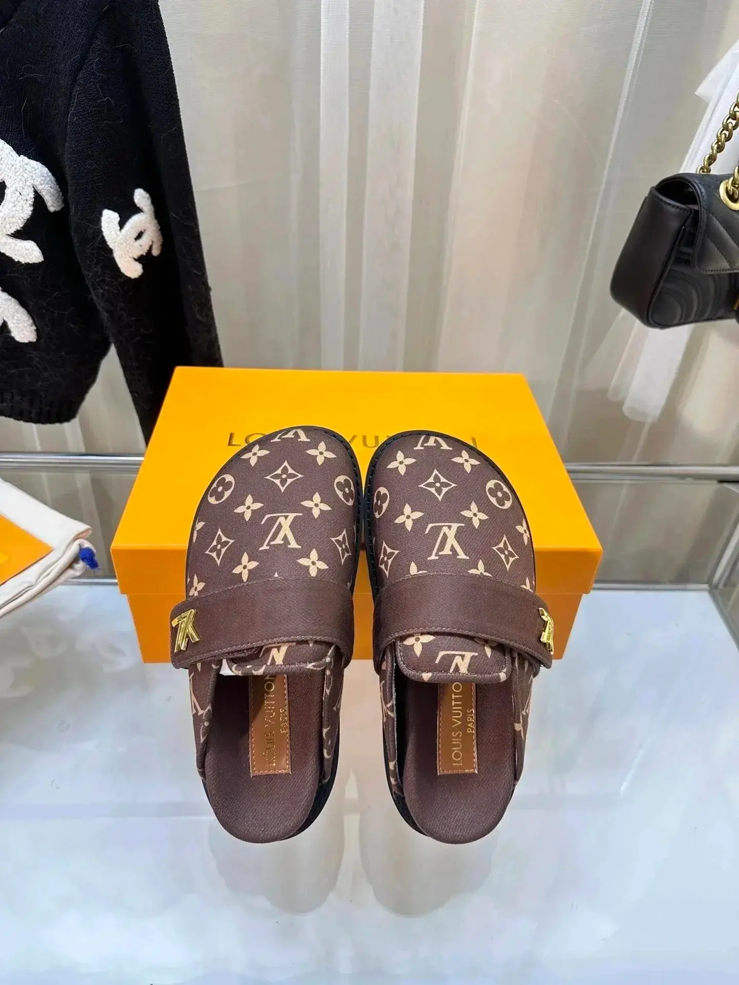 Louis Vuitton Loafers [25 styles] — foto 3 de 6